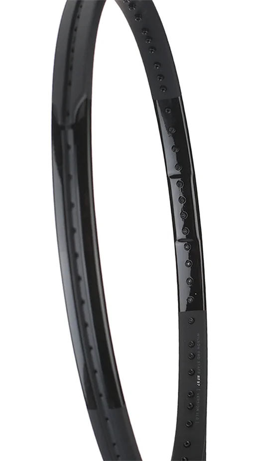 راکت تنیس ویلسون پرو استاف RF 97 آتوگراف نمای کامل – طراحی مشکی مات با امضای راجر فدرر برای بازیکنان حرفه‌ای